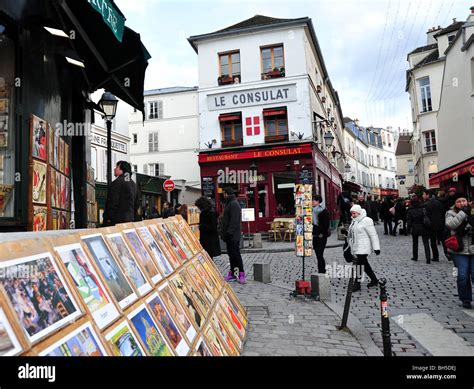 Place Du Tertre Monmartre Hi Res Stock Photography And Images Alamy