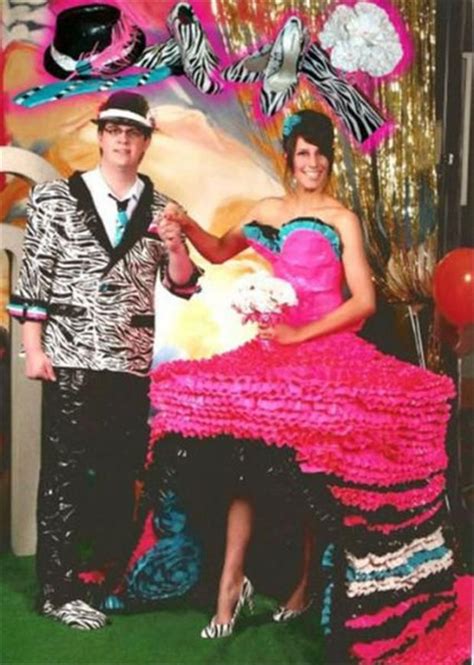 Funny Prom Pictures 52 Pics Ghetto Proms Awkward Prom Photos