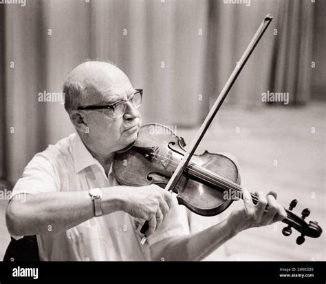 1960s Senior Man Playing A Violin M8336 Kru001 Hars High Angle Hobby