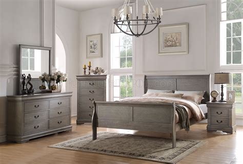 The piece carries a rich white finish and offers durability as well as a relaxed style. Louis Philippe Bedroom 23860 5Pc Set in Antique Gray by Acme