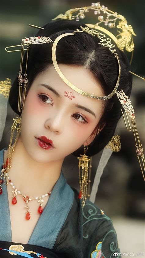 Pin By Elodie Lebon On Hán Phục Ancient Chinese Clothing Girl