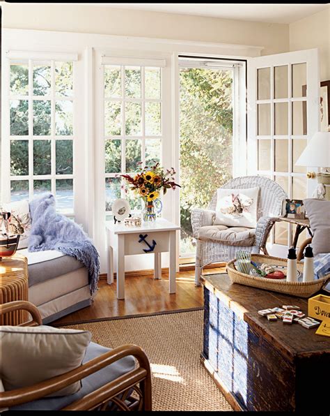 20 Beautiful Beach Cottages In 2020 Cottage Living Rooms Coastal