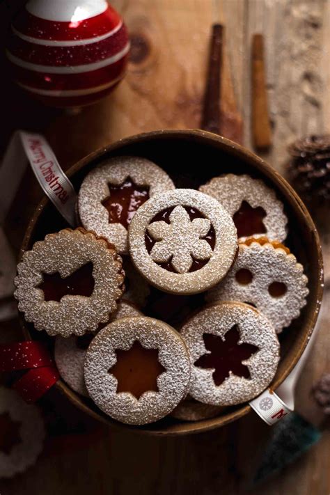 Linzer cookies are almond shortbread cookies sandwiched together with raspberry jam in the center and dusted with powdered (confectioners'. Austrian Jelly Cookies / Traditional Christmas Linzer ...