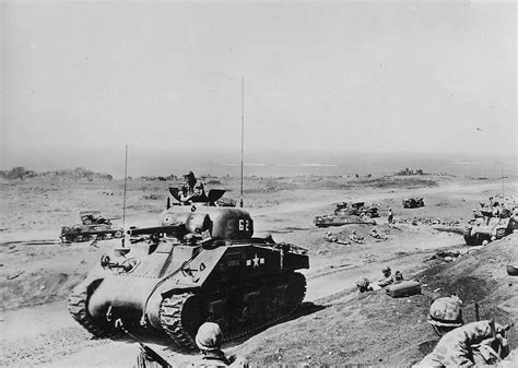 Marine M4a2 Sherman Tanks Of The 3rd Tank Battalion Advance Off Beach