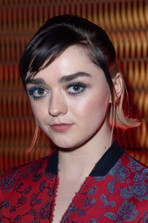 Maisie Williams Attends 2020 Givenchy Fashion Show In Paris Celeb Donut