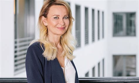 Dadurch konnte sie umfangreiche erfahrung gewinnen. Wolford: Mei-Pochtler bietet mit | 1st-blue - Das ModeMagazin