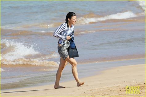 Julia Louis Dreyfus Shows Off Great Beach Body At 53 Photo 3268999