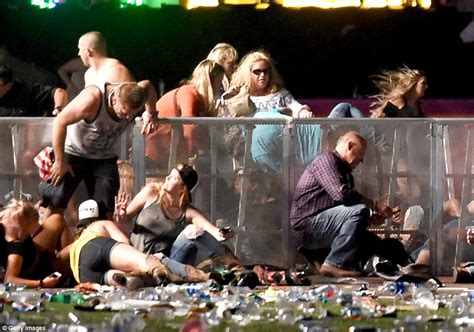 Thousands Of Music Fans Flee From Las Vegas Shooting Daily Mail Online