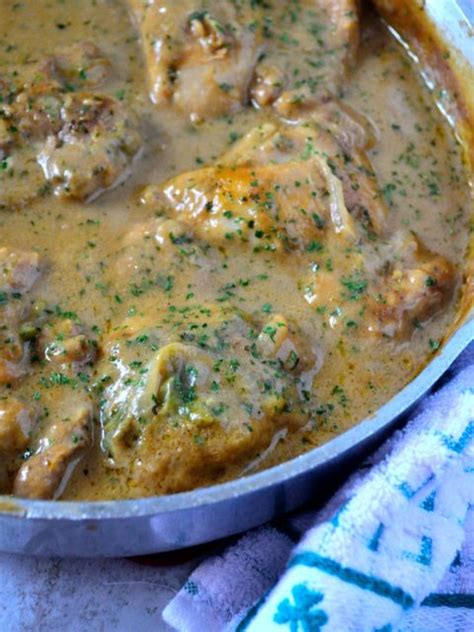 I threw in a side of steamed broccoli and let me tell you, my craving was thoroughly satisfied. Smothered Chicken and Homemade Gravy - Coop Can Cook