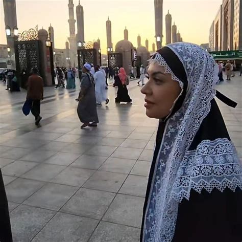 Adem 7 Potret Najwa Shihab Umrah Bareng Suami Dan Keluarga Dipuji Makin Cantik Foto 1