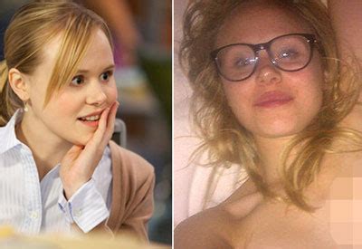 Hbo S Newsroom Star Alison Pill Accidentally Tweets Naked Photo Facenfacts