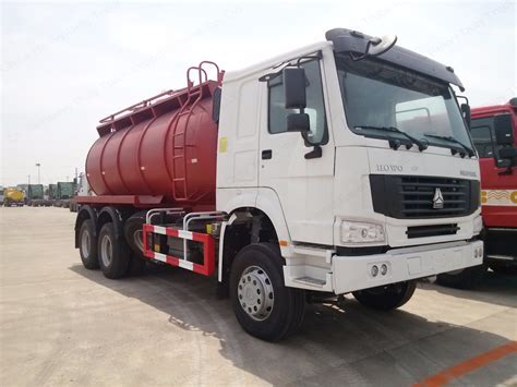 Sinotruk HOWO 4X2 10cbm Sewage Suction Truck China Sewage Suction