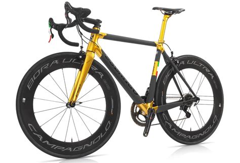 Or does it not matter to you, and you just want to have the best equipment for the sort of terrain you ride? COLNAGOが2016モデル「C60 TRICOLORE LIMITED EDITION」を発売 - Yellow Life Blog - ロードバイク＆柏レイソル観戦記