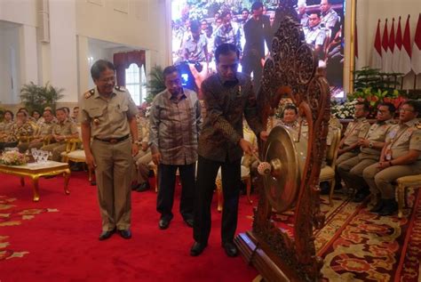 Kedepan, tunjangan kerja yang biasanya diterima pegawai negri. Jokowi Janji Naikkan Tunjangan Pegawai Badan Pertanahan ...