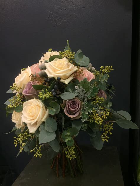 Lovely Bridal Bouquet With Amnesia Vendelaandsweet Avalanche Roses
