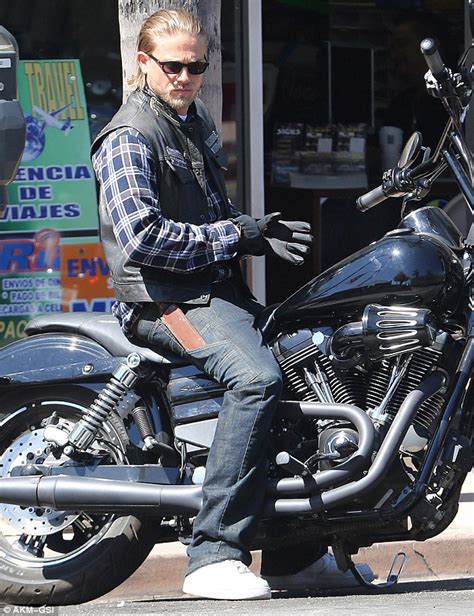 Watch sons of anarchy full series online. Charlie Hunnam on set Sons of Anarchy set in leathers as ...