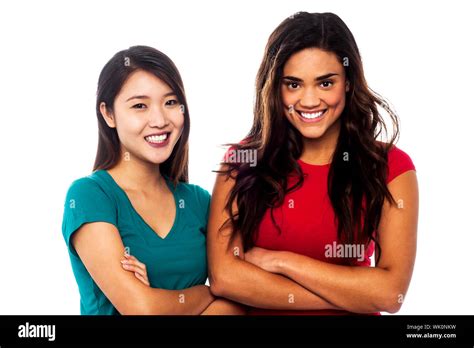 Deux Jolies Femmes Asiatiques Jeunes Femmes Banque De Photographies Et