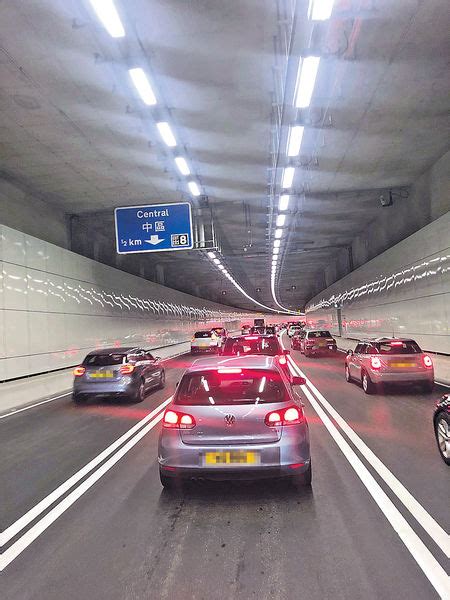 (dialectal) to be jammed with traffic; 中環灣仔繞道 今恐大塞車 近ifc 金紫荊廣場 北角入口 3大黑點 - 晴報 - 港聞 - 要聞 - D190121