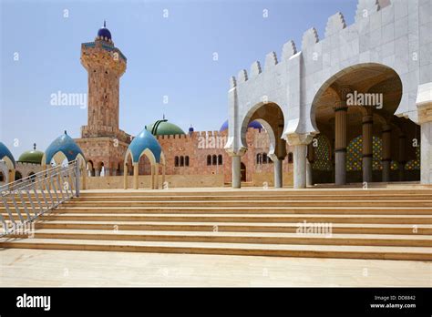 Grande Mosquée De Touba Au Sénégal Lafrique Photo Stock Alamy