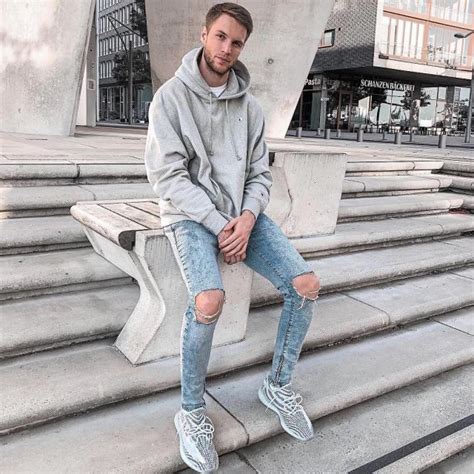 Https://techalive.net/outfit/yeezy 350 V2 Blue Tint Outfit