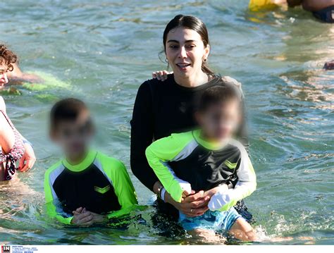 Πρόσφυγες και ασυνόδευτα παιδιά βρίσκονται εγκλωβισμένα σε ελλάδα και ιταλία ενώ έχουν γίνει δεκτές οι. Χοψονίδου: Στα παγωμένα νερά με τα παιδιά της! Βούτηξε για ...