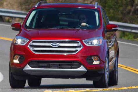 2019 Ford Escape Vs 2019 Honda Cr V Which Is Better Autotrader