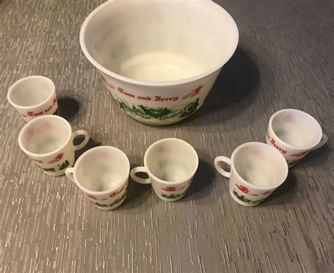 Set Of Vintage Tom And Jerry Hazel Atlas Milk Glass Punch Bowl Cups
