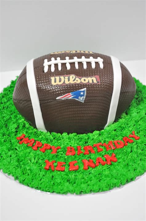 How to make a nfl football cake easy diy cake decorating tutorial using buttercream frosting and piping. Izah's Kitchen: American Football cake