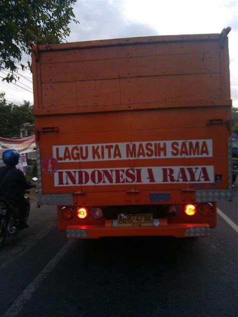 Tulisan di bak truk adalah bukti nyata dari pernyataan di atas. 19 Ragam Tulisan Absurd di Truk yang Dijamin Bikin Ketawa ...
