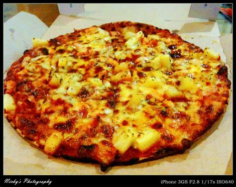 Classic hand tossed, crunchy thin crust, cheese burst double decker, new york crust exhibit 4.2 dominos pizza 5 unique pizza crust. Ipoh Mali Photography: Domino's Pizza at Silibin