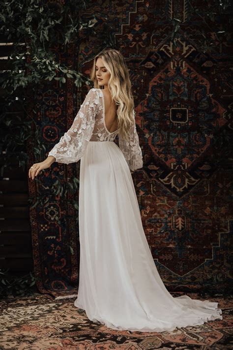 The idea of dressing not only glamorous but cozy too has me asking for snowy flurries sooner than later. 3D Cotton Lace and Silk Chiffon Flowy Wedding Dress ...