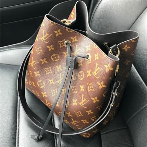 Louis vuitton outlet sells latest louis vuitton products including louis vuitton handbags and louis vuitton travel accessories. Louis Vuitton Monogram Canvas Neonoe Bag Reference Guide ...