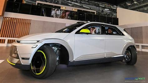 Hyundai Mobis Unveils Mobion The Futuristic Car With Sideways Moves