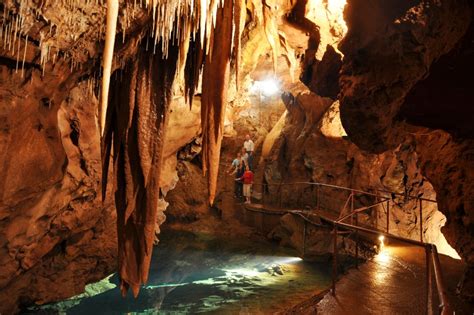 Things To See In Australia Jenolan Caves An Exploring