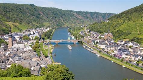 German riesling wine moselle valley germany wines deutshland tourismus travel. Moselle River cruise through Europe: A meander through a ...