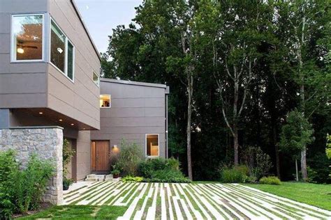 Machen Sie Ihre Einfahrt grüner indem Sie Rasengittersteine verlegen Moderne