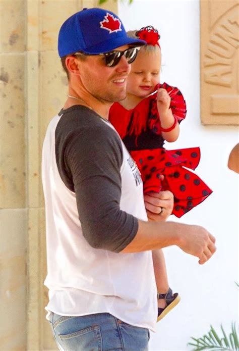 Learn vocabulary, terms, and more with flashcards, games, and other study tools. Stephen and Mavi in Spanien | Stephen amell arrow, Emily ...