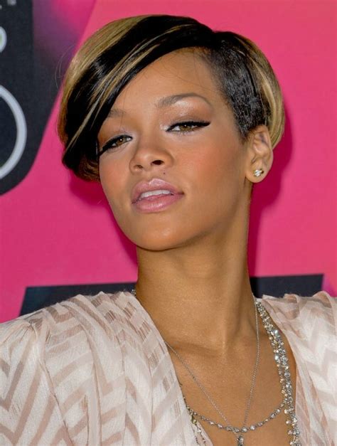 Rihannas New Short Hairstyle With A Short Clip That Moved Over Her Ears