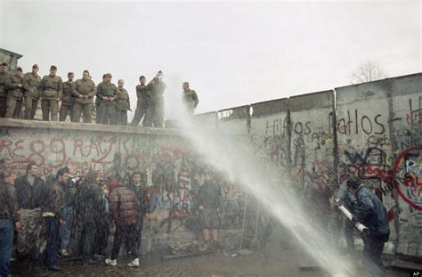 Its Been 25 Years Since The Fall Of The Berlin Wall These 16 Photos