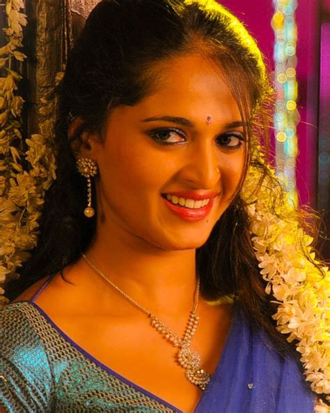 Unseen Gallery Anushka Shetty As Amalapuram Saroja From Vedam