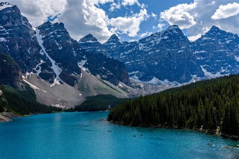 Lago Moraine Nella Sosta Nazionale Del Banff Immagine Stock Immagine