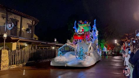 Photos Video Mickey’s Once Upon A Christmastime Parade At Mickey S Very Merry Christmas Party
