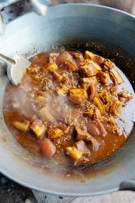 The dish consists of a curry base that is usually made with dried chili peppers, lemongrass, galangal, shrimp. Pork belly curry (kaeng hang lay) | Recipe (With images ...