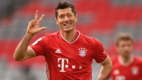 After two very successful seasons at lech poznan, he quickly became a top scorer in the polish league and moved to germany for borussia dortmund. Müller über die Wandlung von Lewandowski: "Man kann es gar ...