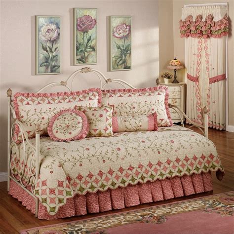 Down below we present you 10 best daybed bedding sets with premium quality and design. 20 reasons to buy Black daybed bedding sets | Interior ...