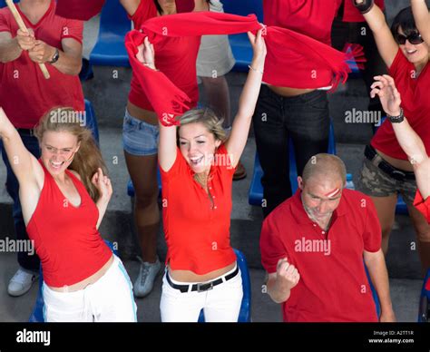 Crowd Cheering Sport Hi Res Stock Photography And Images Alamy