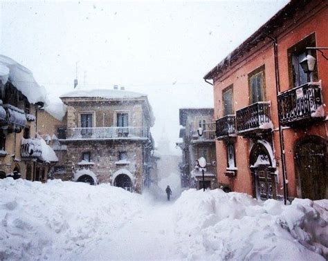 Photos Italian Village Gets 8 Feet Of Snow In 24 Hours Italy Winter