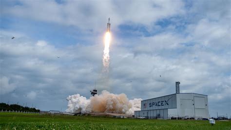 Spacex Falcon Heavy Rocket Launches Nasas Psyche Probe To Bizarre