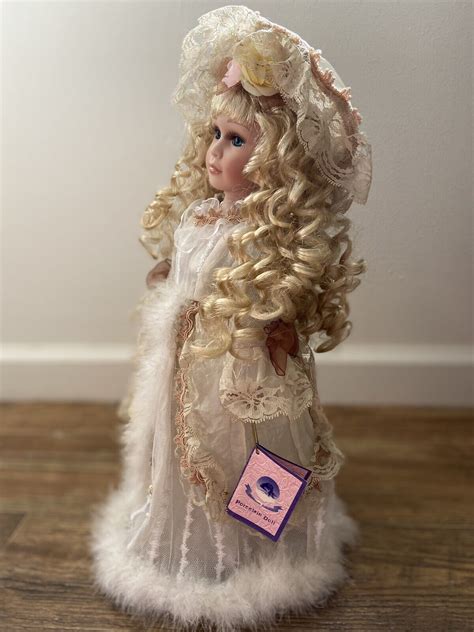 Goldenvale Collection 1 2000 Porcelain Doll Blonde Hair 16 Victorian