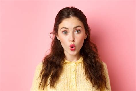 Premium Photo Close Up Portrait Of Surprised Brunette Girl Saying Wow